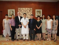美国佛罗里达大学医学院邱博士一行三人访问我院