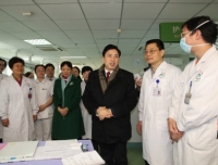 四川大学校领导及医院领导春节前夕看望慰问我院临床一线职工