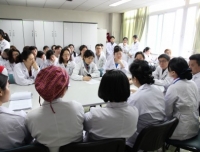 我院组织多科会诊，确保5.12汶川大地震严重伤残孕妇顺利孕育实施剖宫产
