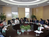 医院党委召开中心组学习会