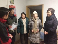 医院党委王素霞书记带队慰问困难党员和生病党员