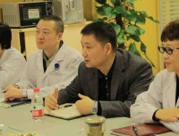 张进总会计师到检验科指导工作