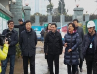 省住建厅领导莅临我院锦江院区现场协调指导工作慰问现场工作人员
