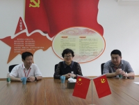 “两学一做”践行动  关爱儿童显真情
——医院党委组织开展慰问义诊活动