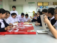 温暖新春行
         ——记产科团支部关爱退休职工活动
