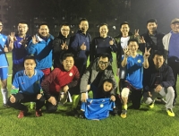 阳春三月精神爽，绿茵场上展雄风