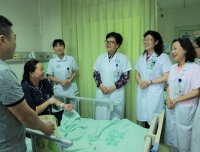 医院组织“六一”慰问