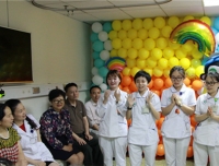 欢庆六一  小丑暖童心——党团支部携手开展志愿者活动