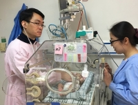 仁心妙手  创医学之奇迹
精心护理  谱生命之乐章
——记新生儿科危重患儿107床