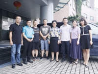 医院党委对下乡扶贫干部作临行前动员