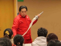 检验科2014下半年消防培训及演习——消火栓的正确使用