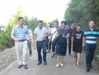 党委王素霞书记带队赴万源市旧院镇凤凰山村实地调研考察脱贫攻坚工作