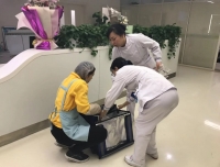 后勤管理部向锦江院区各科室老师配送食品保温箱