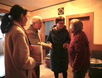 医院领导春节前走访慰问老党员及困难党员代表