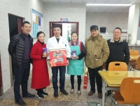 送暖基层——后勤管理部傅宏佳主任、袁岗副主任一行受医院领导委托大年二十八慰问后勤基层职工