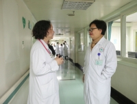 党委王素霞书记深入小儿消化科等部分临床科室开展调研