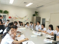 《伯恩斯新情绪疗法》
-------妇科肿瘤放化疗科开展“如何塑造自我价值”
拆书分享会活动
