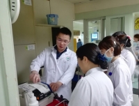 提升生命抢救设备使用安全意识--华西院区小儿消化/内分泌除颤仪培训