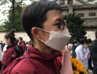 【四川观察】援鄂英雄回家|51天未见 先给女儿一个么么哒