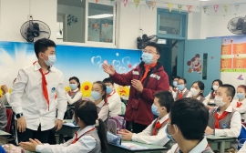 复学第一课：向抗疫英雄致敬