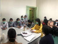 用创新的方法，解决厕所垃圾不能入桶难题