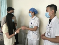 慰问生病职工，传递医院真情