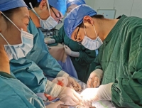 仁心仁术驻生命之墙   昼夜坚守护希望之光
——来自一位早到天使的笔记