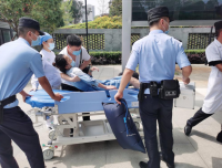 优化防控流程   保障医疗安全
                                 ——门诊人一直在您身边