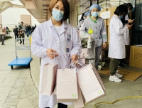 温馨三月 情系女工
------工会为全院职工发放节日慰问品