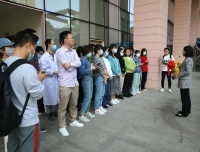 新冠疫苗临时接种  行政志愿者在行动