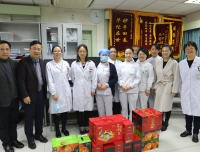 医院领导慰问一线员工